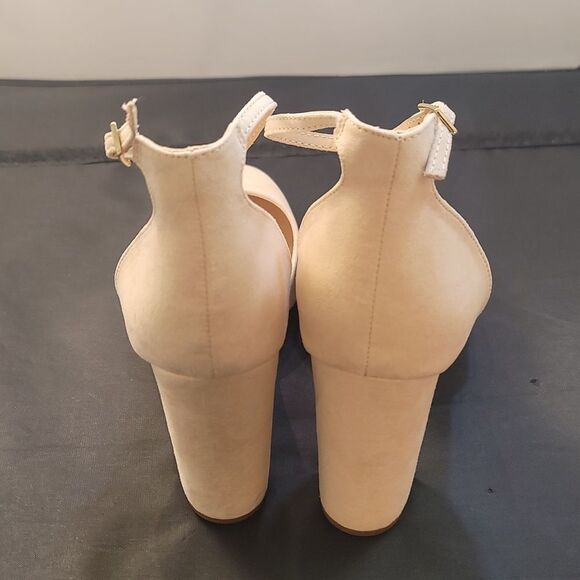 LULUS LAURA ATHLETICA CREAM AND GOLD BLOCK HEELS PUMP - Picture 13 of 16